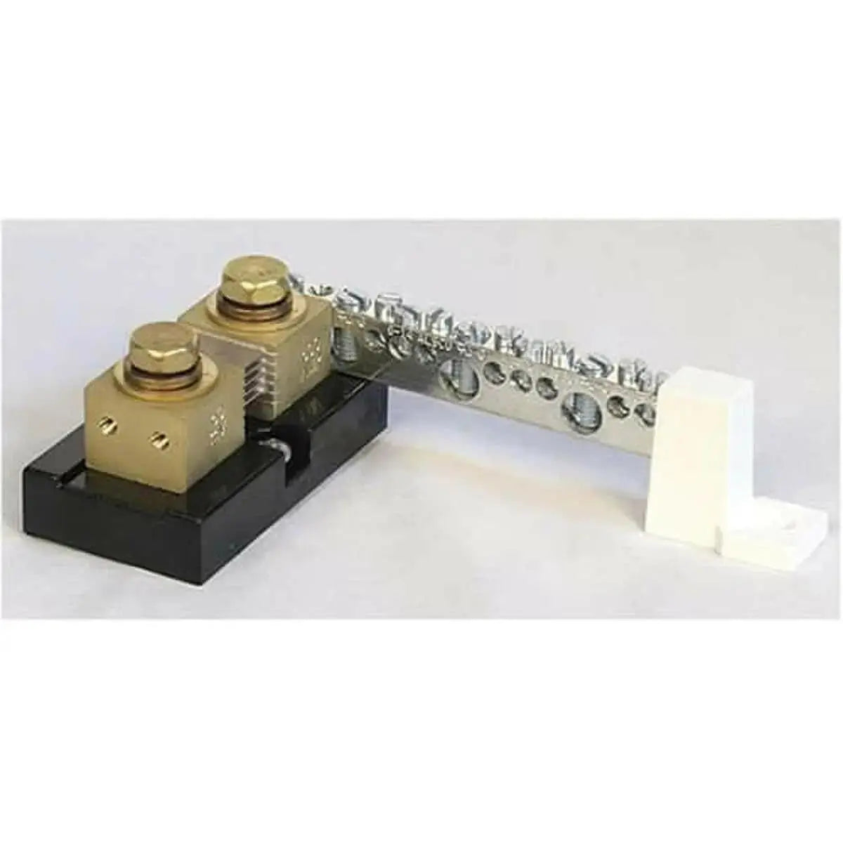 Outback 500 Amp 50mV DC current shunt with attached terminal bus bar and one white insulator (SKU Part Number FW-SHUNT500).