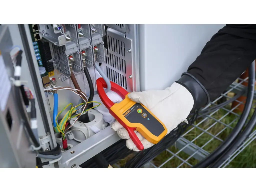 Fluke 283FC/PV Solar Kit – CAT III 1500 V TRMS Wireless Multimeter & Clamp Kit Solar Cellz USA