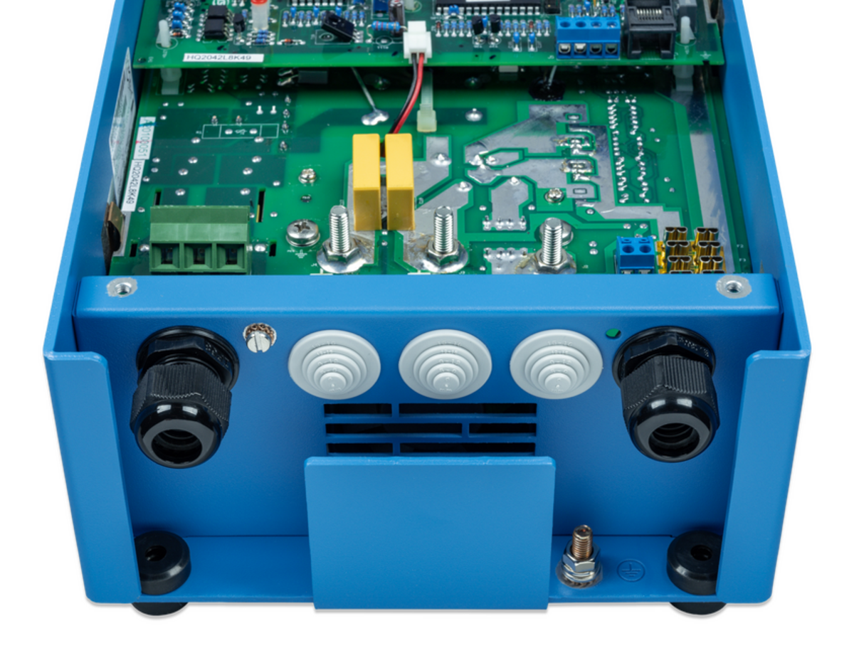 Victron Phoenix Charger 24V-16A (SKU Part Number PCH024016001).